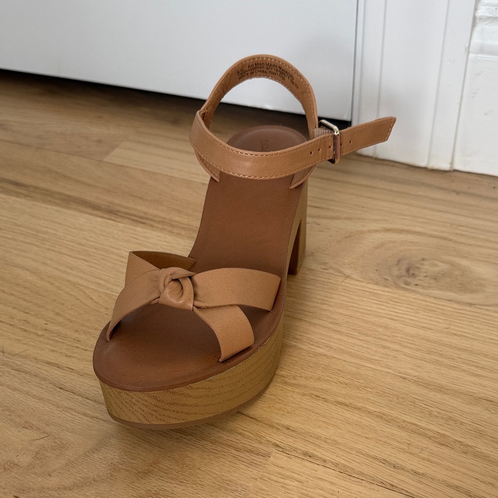 Elegant Tan Platform Sandals